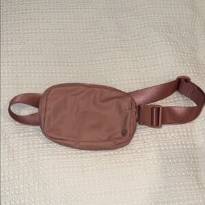 LULULEMON EVERYWHERE BELT BAG - DUSTY ROSE